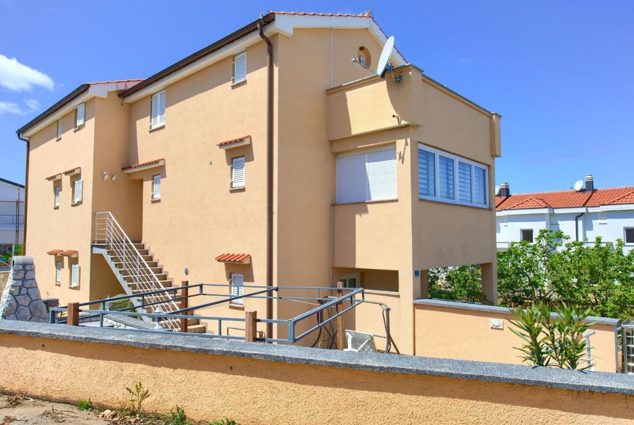 Apartments Aster Malinska Exterior foto